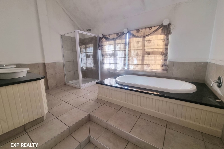4 Bedroom Property for Sale in Beacon Bay Eastern Cape